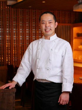 角谷　建人			 氏