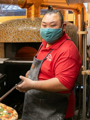 東郷　智宏 氏