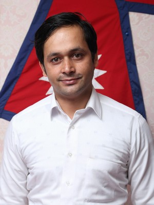 ニウレ　プラカス 氏