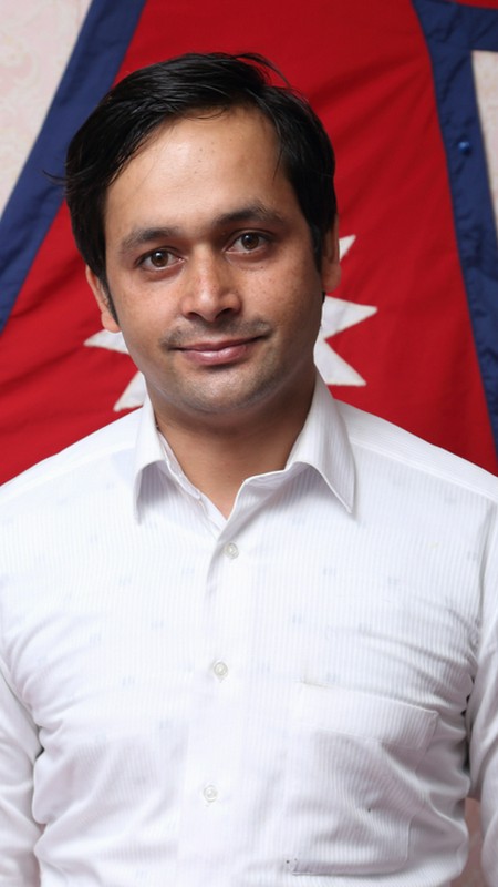 ニウレ　プラカス 氏