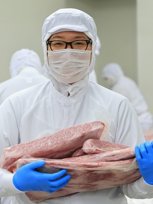 大阪焼肉 ホルモン ふたご高田馬場店 高田馬場 焼肉 の生産者 野口 進平 氏 ヒトサラ