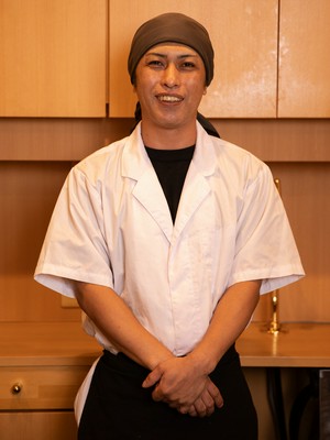 前里　徳臣 氏
