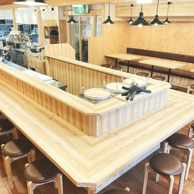 ニコミトスミビ 氏