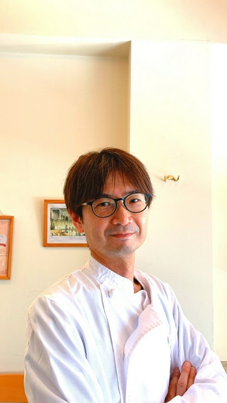 三重野　亨久 氏