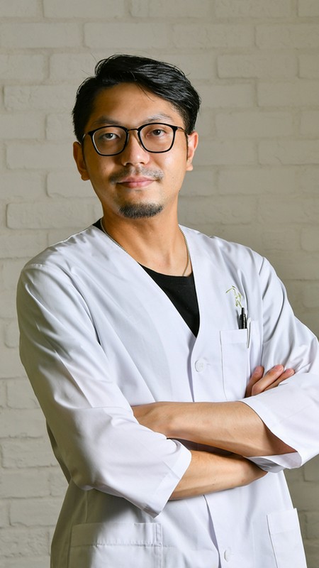 神　知之 氏