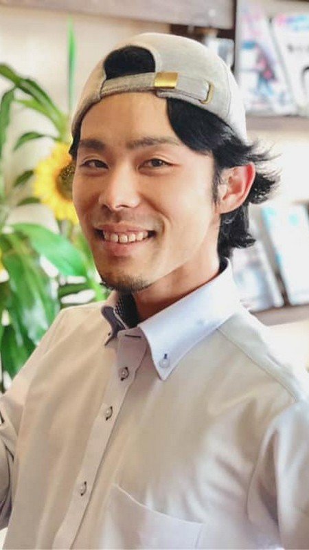 新垣　勇起 氏