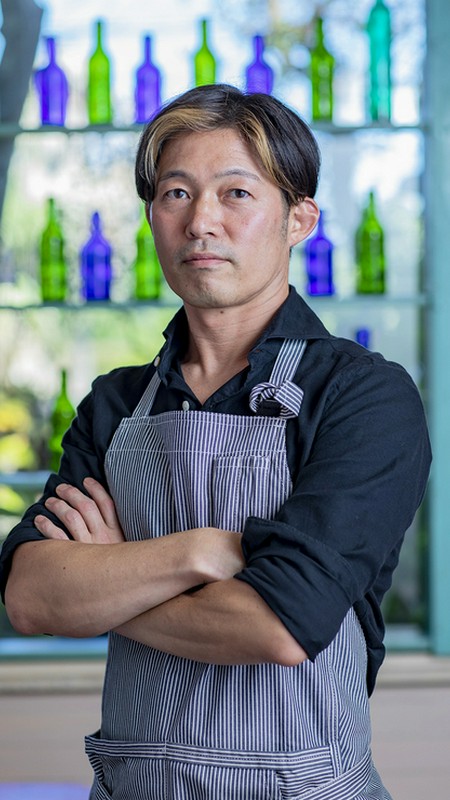 小八重　宏 氏