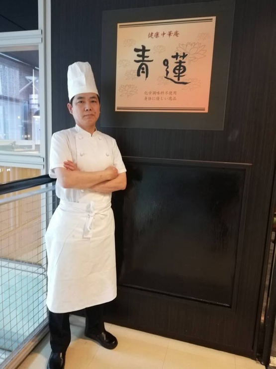 温　占権 氏