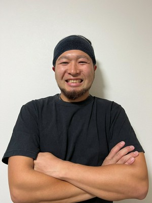 丸山　佳剛  氏