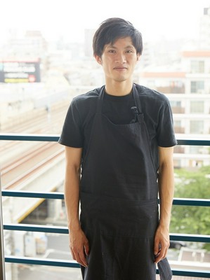 角田　智 氏