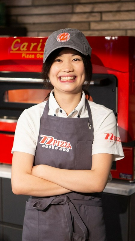 小平　晴香 氏