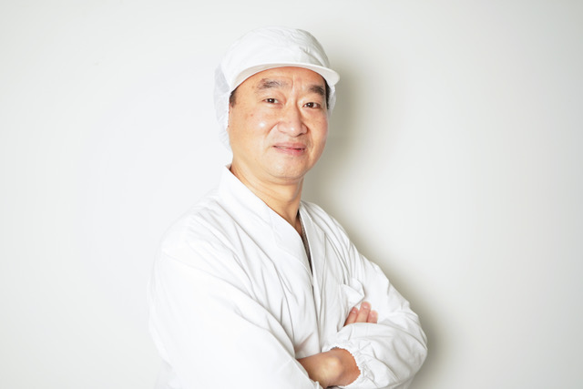 何　偉昌 氏