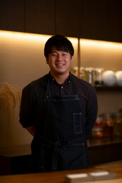 鈴木　建也			 氏