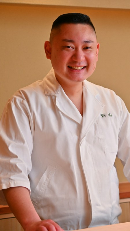 影山　伸敏 氏