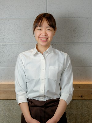 高波　葵 氏