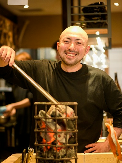 炉端 とらまる 総曲輪/桜木町/居酒屋 料理人 小谷田 祐介 氏 | ヒトサラ