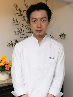 西迫　洋人 氏