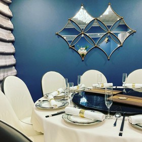 コウ　ヒエン 氏