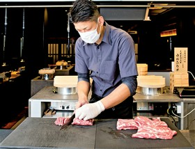 手塚　慎太郎 氏