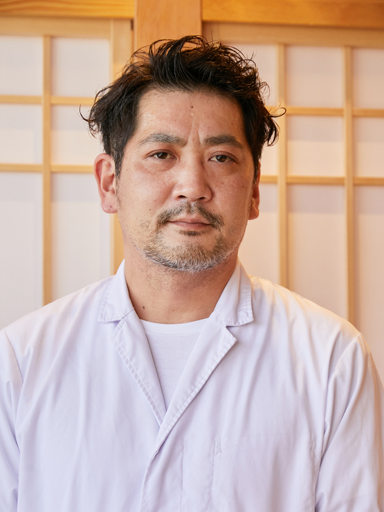小崎　元貴 氏
