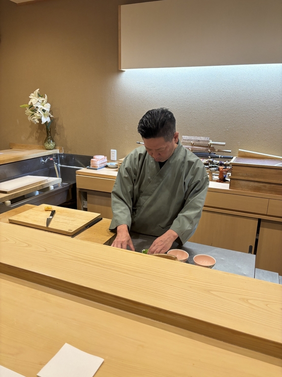 小松　昭雄 氏