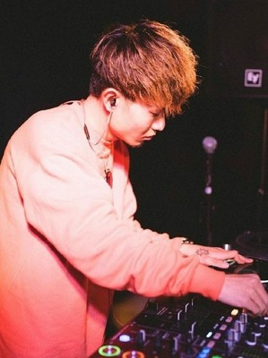 DJ　悠真 氏