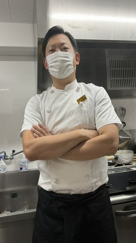王　欣凱 氏
