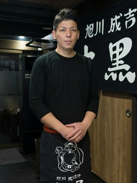 手塚　慎太郎 氏