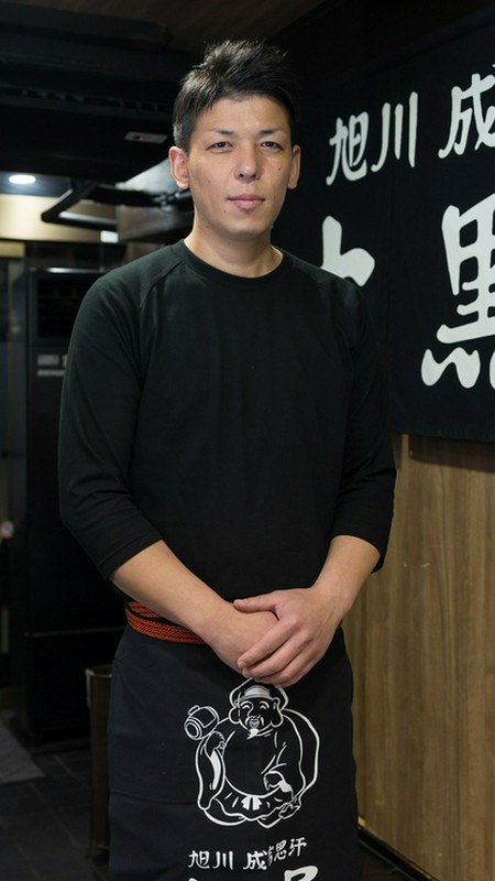 手塚　慎太郎 氏
