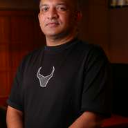 鴻田　マンズル 氏