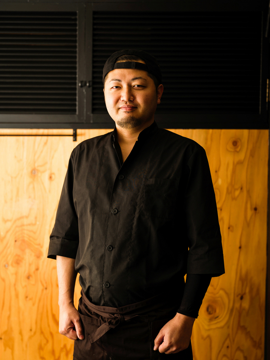 鶏 炭火 地酒 松もと 国分町/一番町/焼鳥・串焼き 料理人 小笠原 亨 氏 | ヒトサラ