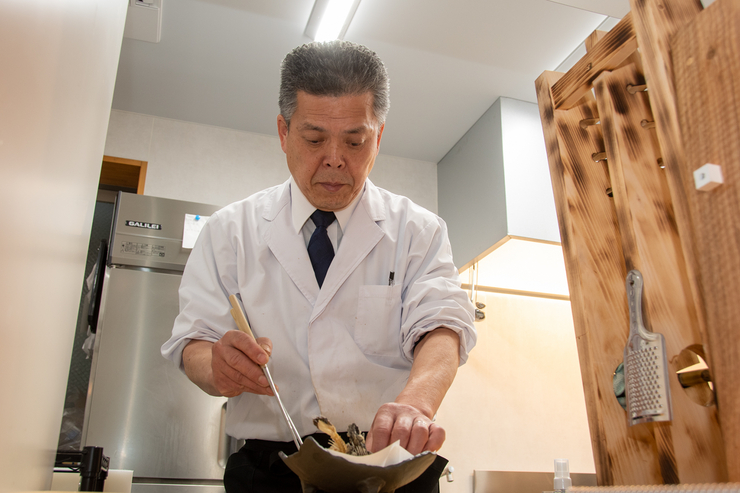 日浦義博 氏
