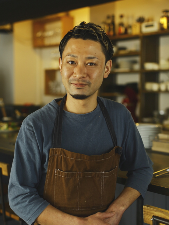 有働　貴文 氏