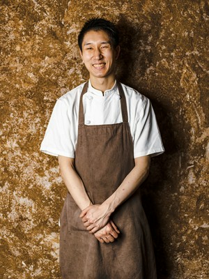 國居　優 氏