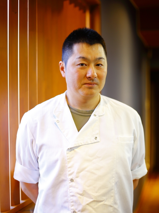 松本　栄治 氏