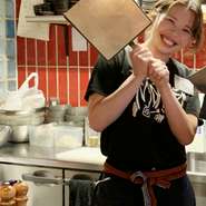 塚元　友里菜 氏