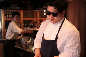 春日　聡一郎 氏