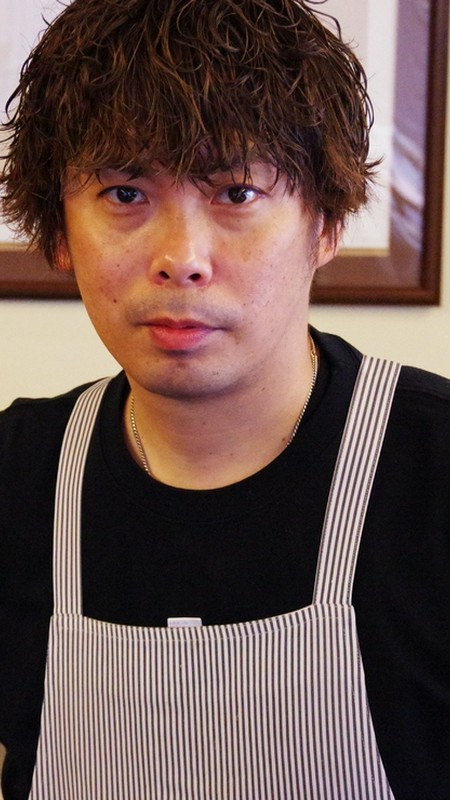 日高　哲博 氏