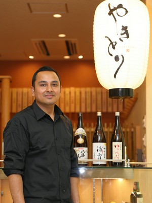 スレスタ　サンディプ 氏