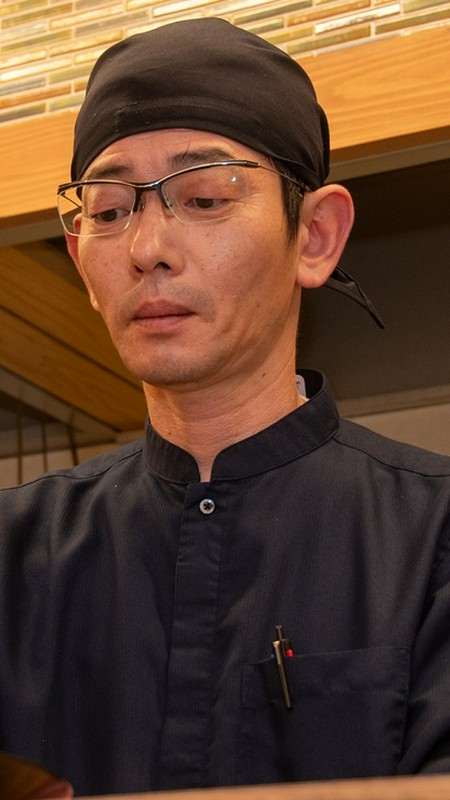 津野　効司 氏