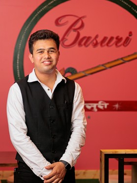 サプコタ　アジャヤ 氏