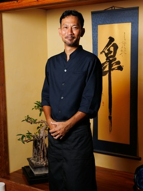 新垣　秀太 氏