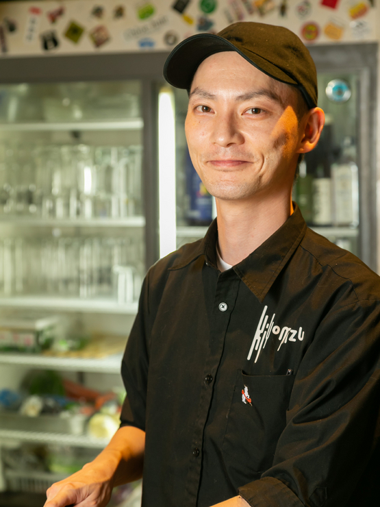 山本　由矢 氏