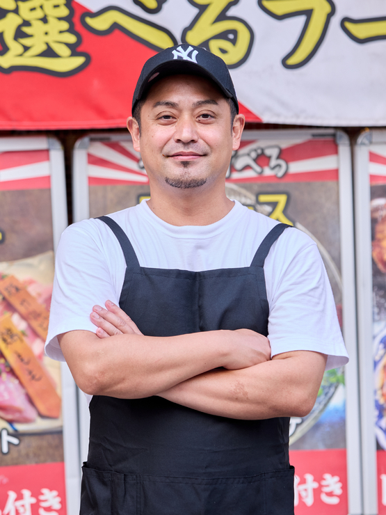 佐久本　友幸 氏
