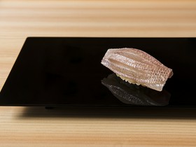 鮨　在