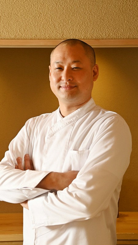 小高　新吾 氏