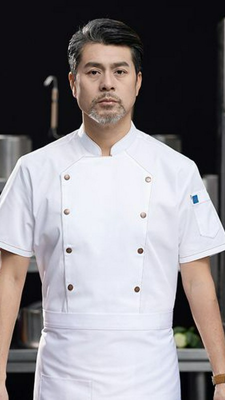 万　強波 氏