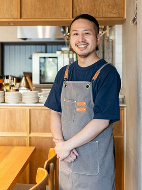 日根野　慎悟 氏