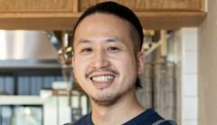 日根野　慎悟 氏