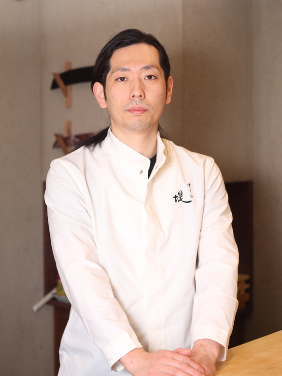 堤　昌平 氏